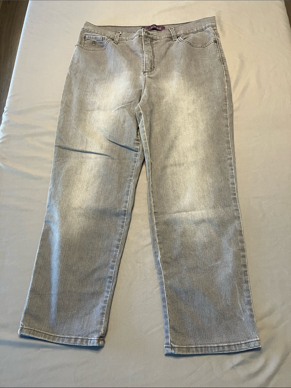 Gloria Vanderbilt Straight-Leg Jeans in Light Gray